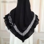 روسری نخی لبه چین دار طرح شکوفه