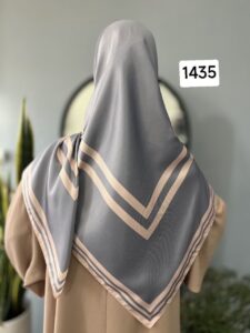 روسری ساتن ابریشم حاشیه دار - قواره 140